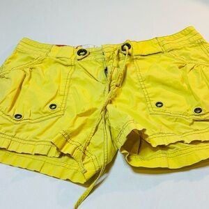 Lucy Yellow Women's Shorts front pockets snap closure size small